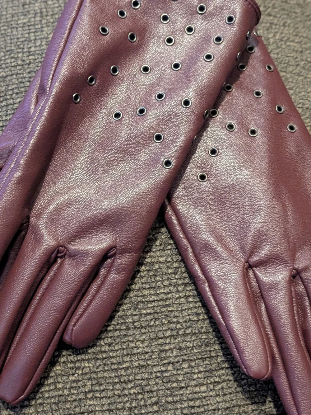 Touchscreen Leather Gloves in Wine